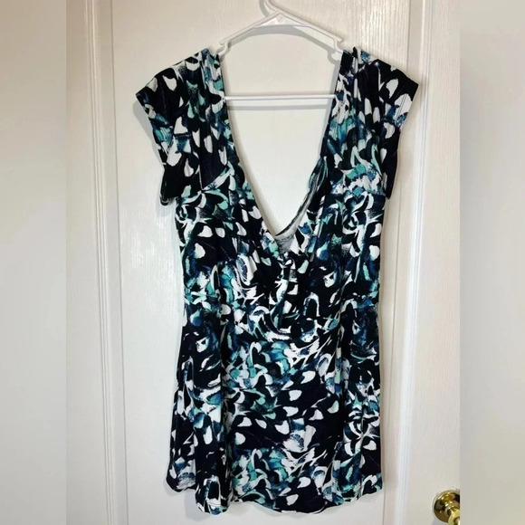 Torrid super soft tie front off shoulder floral top size 3 - Picture 6 of 12